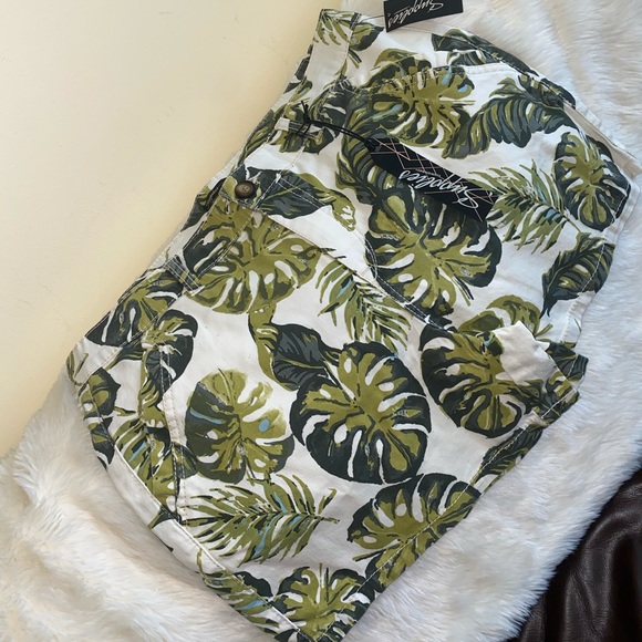 UNIONBAY Pants - UNIONBAY Tropical Palm Leaf Print Shorts Size 16 Natural Off-white, Green